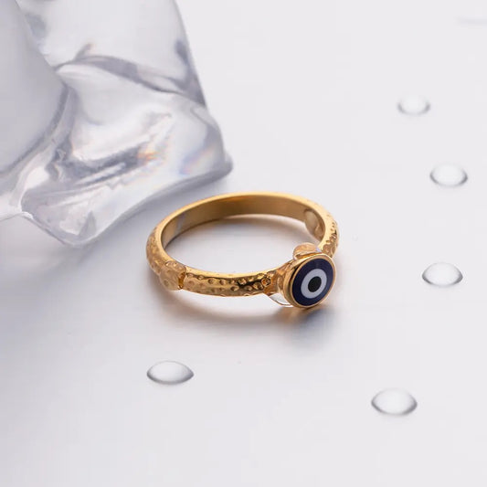 Eye textured ring