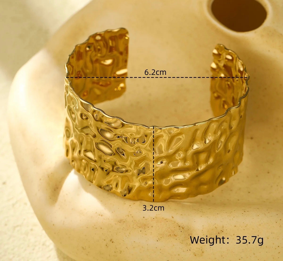 Chunky Lora Cuff