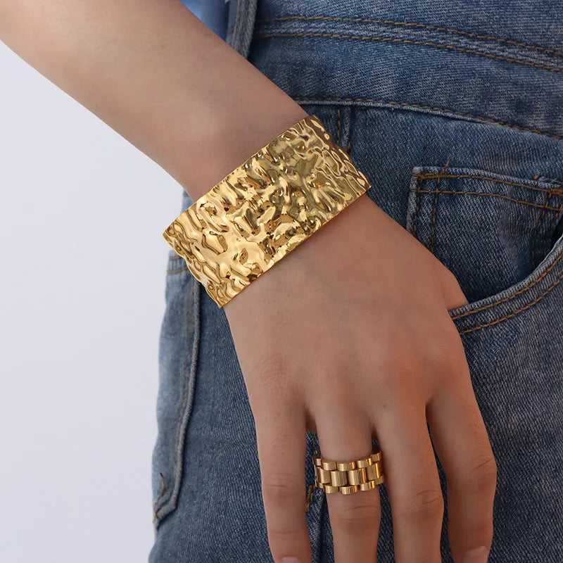 Chunky Lora Cuff